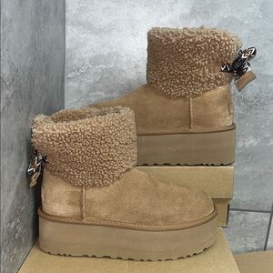 UGG CLASSIC MINI MAXI CURLY